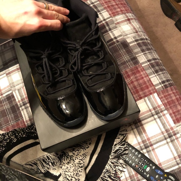 Retro 11 cap and gowns - Picture 2 of 4